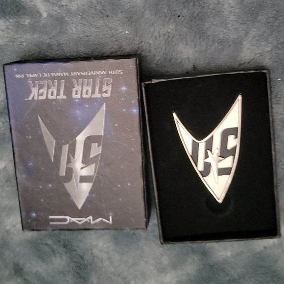MAC Cosmetics Star Trek Strak Trak Magnetic Pin - Picture 4 of 8